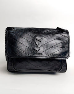 Yves Saint Laurent сумка в масляной чёрной коже, мягкая.